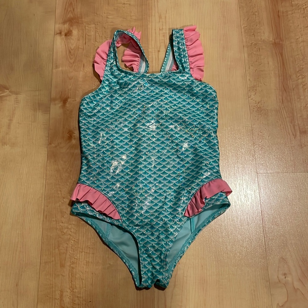 Girls size 5 swim suit.